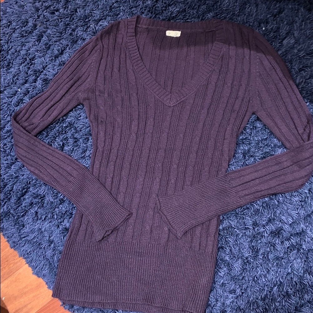 Women’s V-Neck Ribbed Sweater in Purple